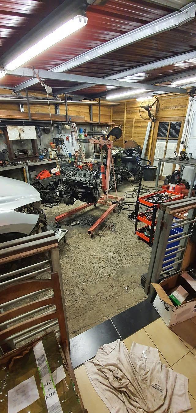 L'atelier KGB Motorsports à Bras-Panon