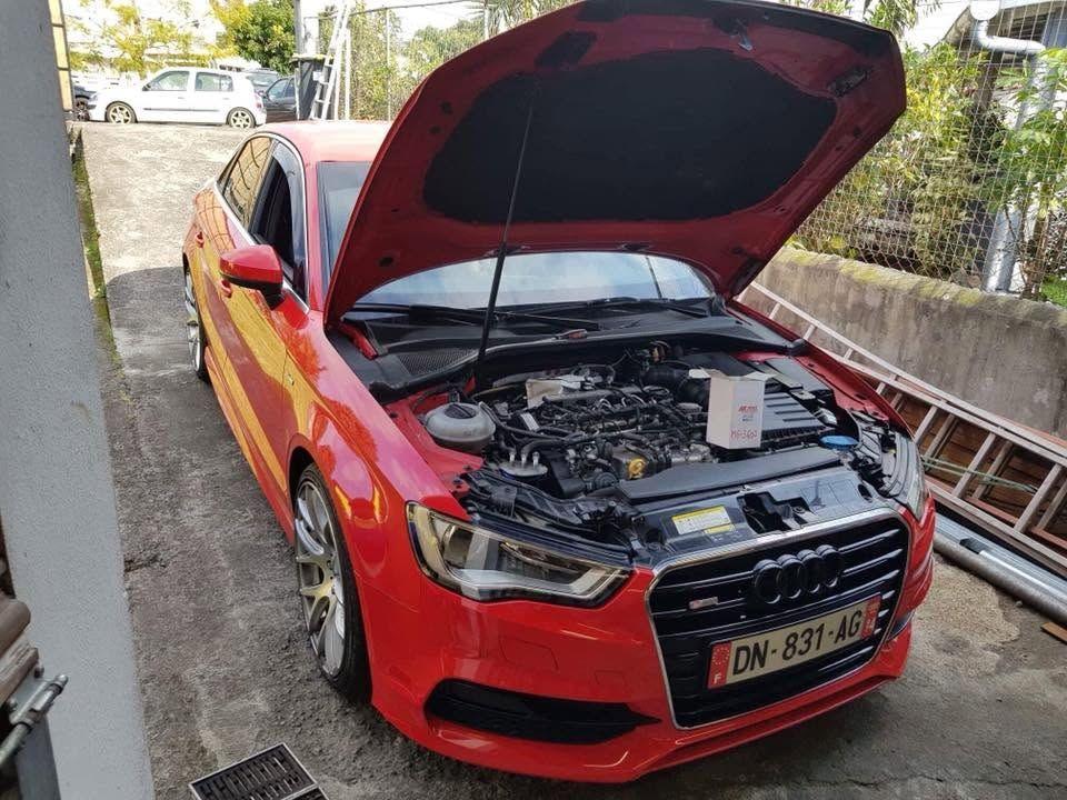 Audi rouge en intervention mécanique
