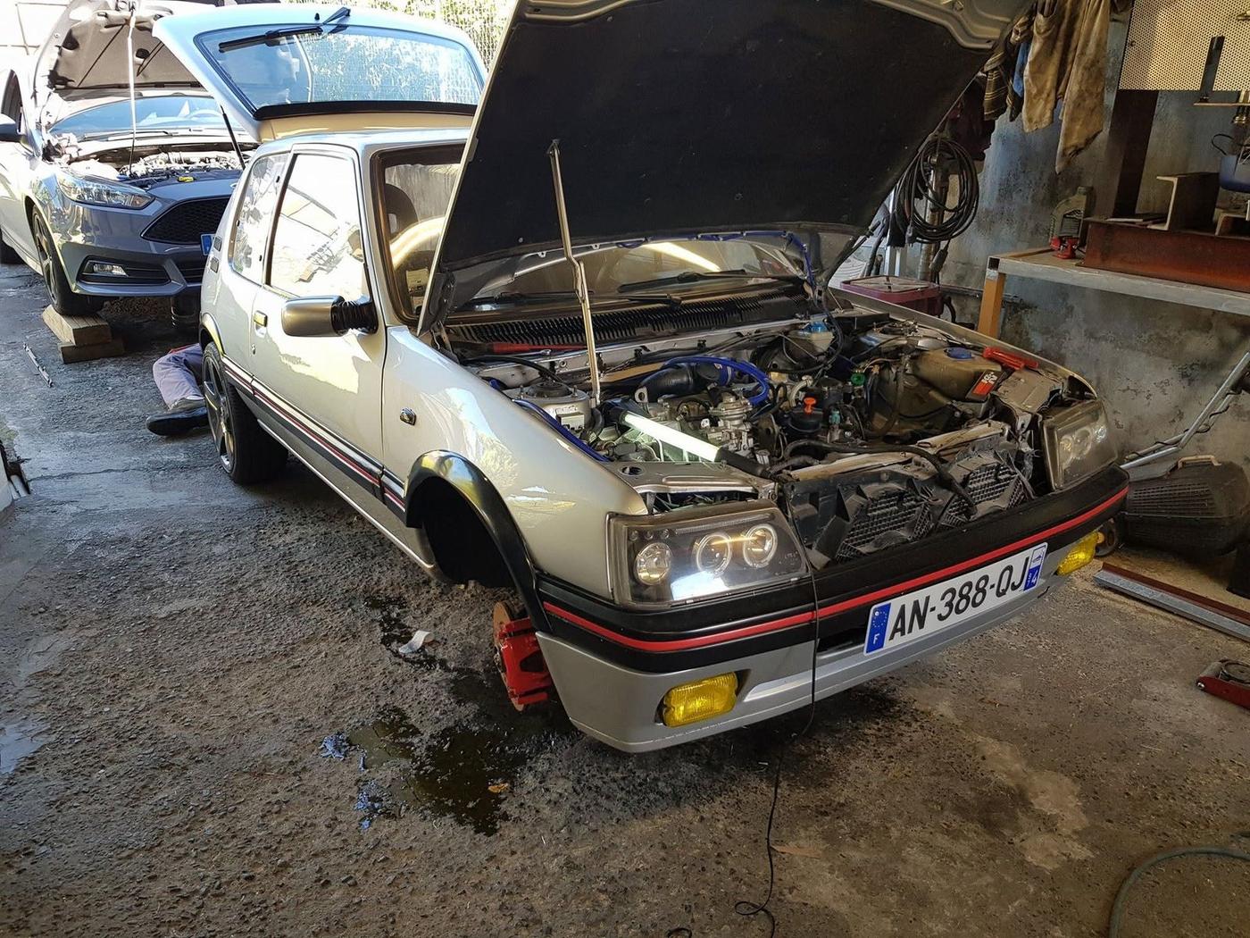 Peugeot 205 en préparation